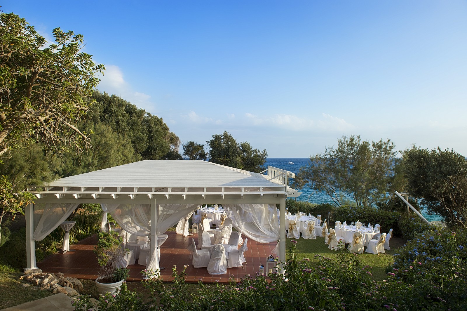 Book your wedding day in Fantastic Hotel